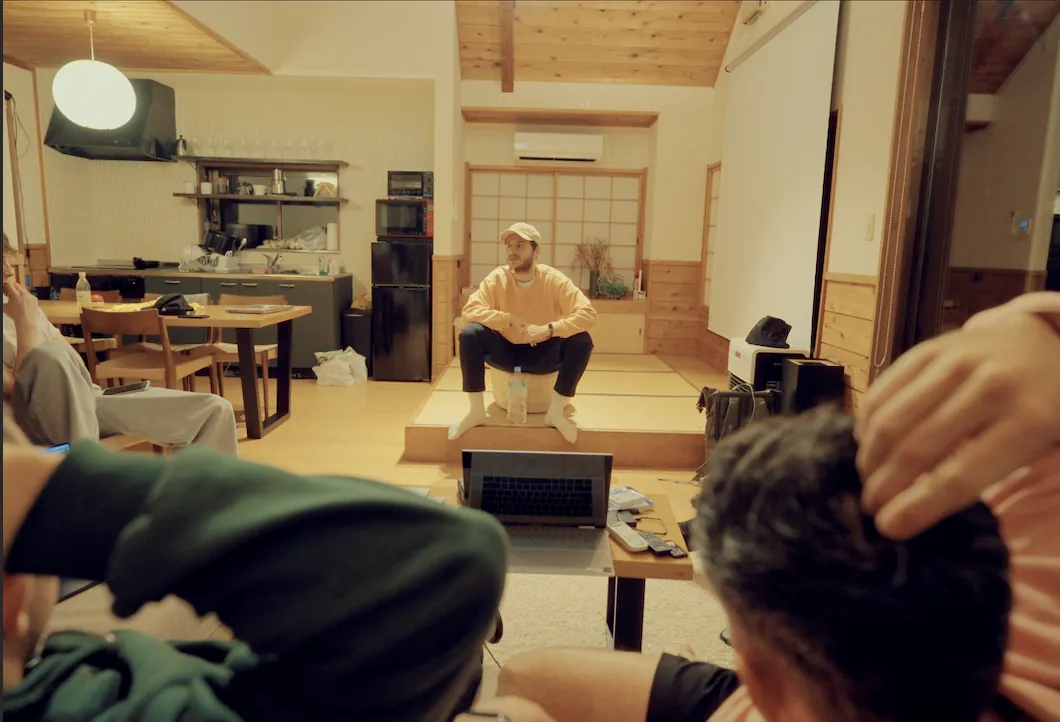 Conversation entre entrepreneurs sur tatami