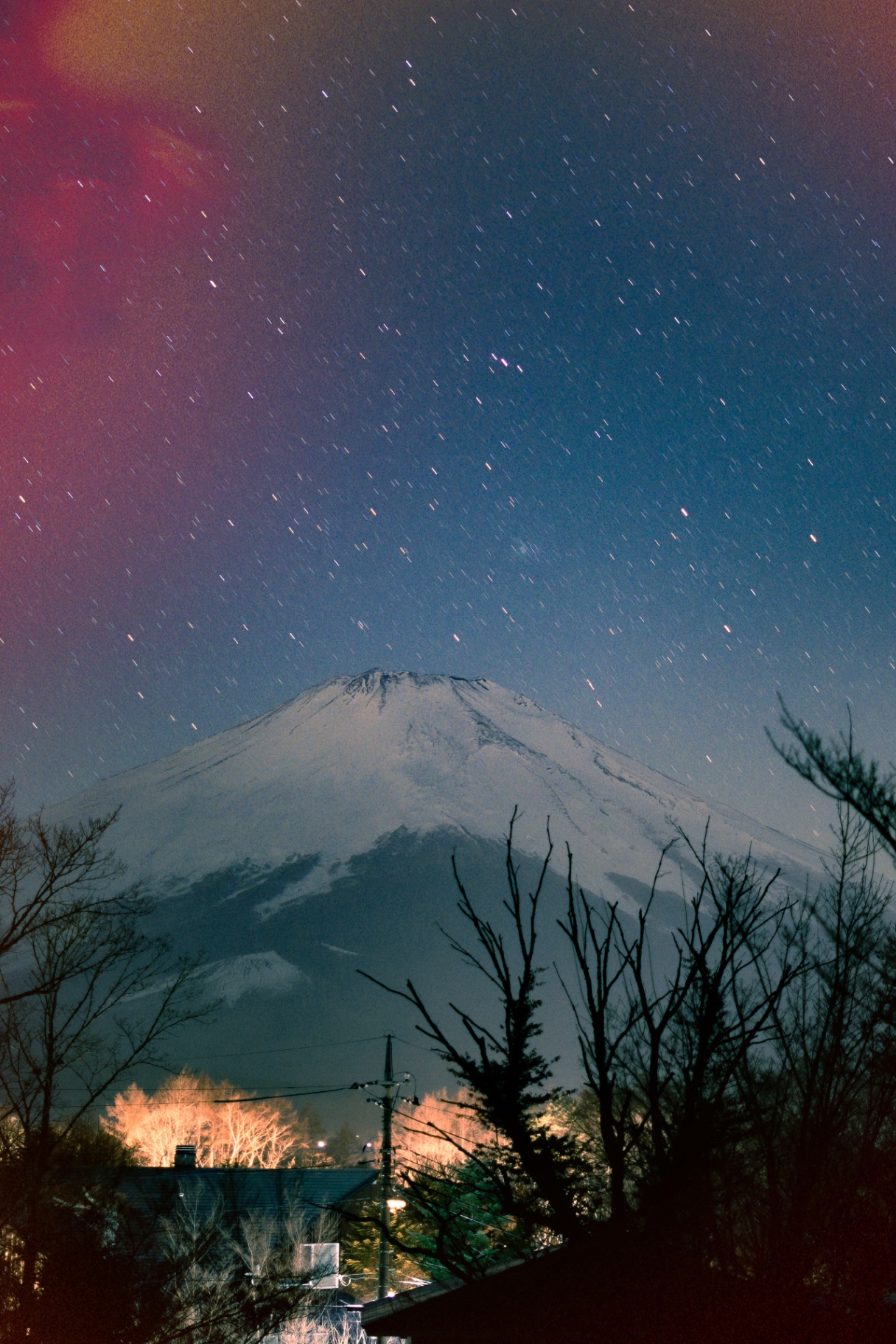 Mont Fuji sous un ciel étoilé