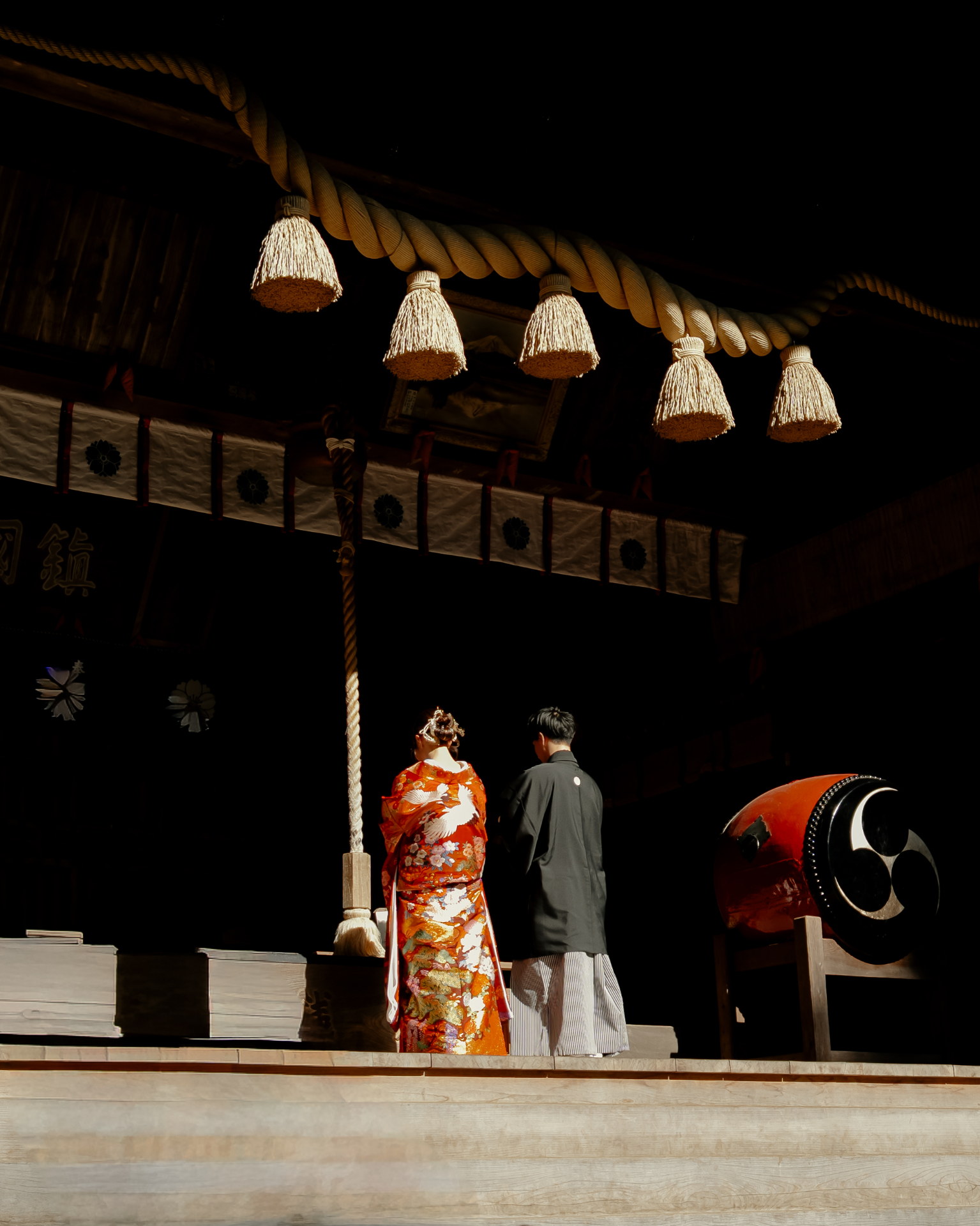 Cérémonie traditionnelle dans un sanctuaire japonais