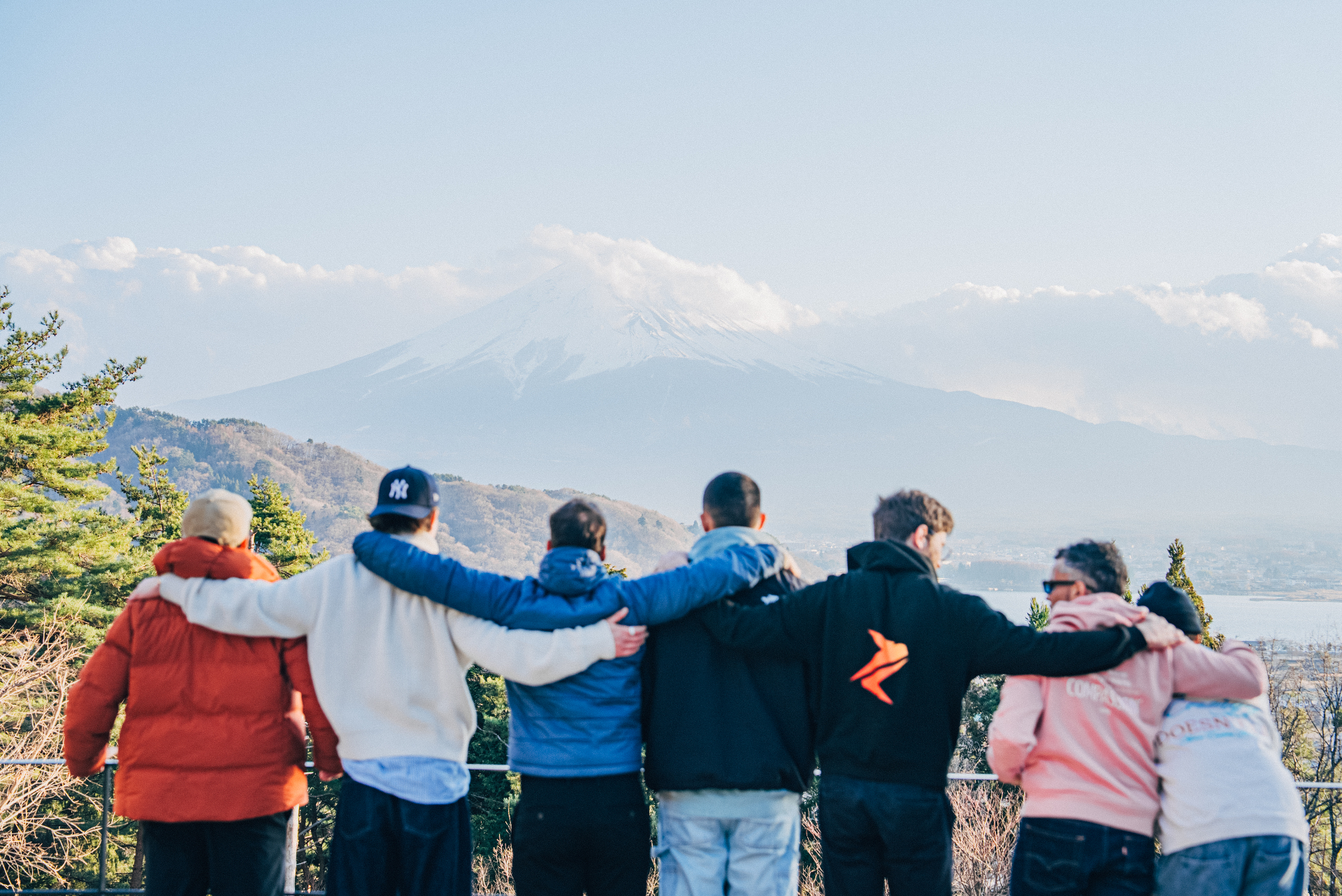 Le groupe Lenso face au mont Fuji