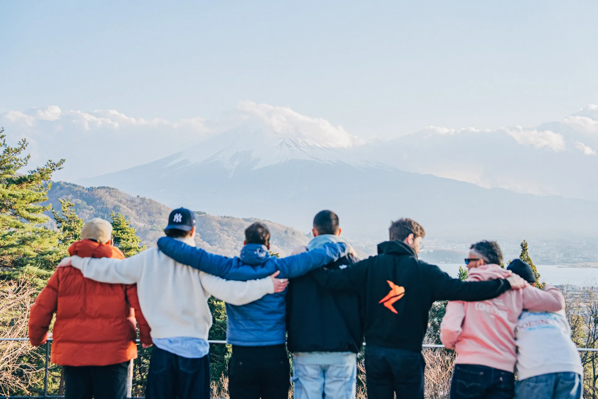 Le groupe Lenso face au mont Fuji